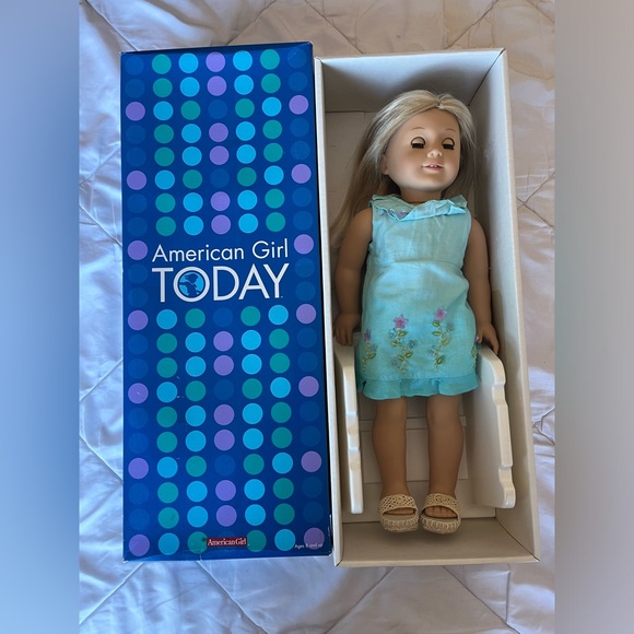 Vintage 2003 American Girl Kailey Doll & Accessories - Picture 2 of 16